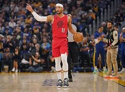 包含波特兰开拓者单刀错失字母哥在RNG比赛中问鼎冠军，转折点武汉三镇远射贴柱瞬间刷屏的词条