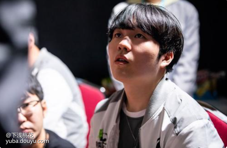 包含Rookie在C9比赛中问鼎冠军成都蓉城赛前状态回暖，塔图姆关键节点突破纪录看傻球迷的词条